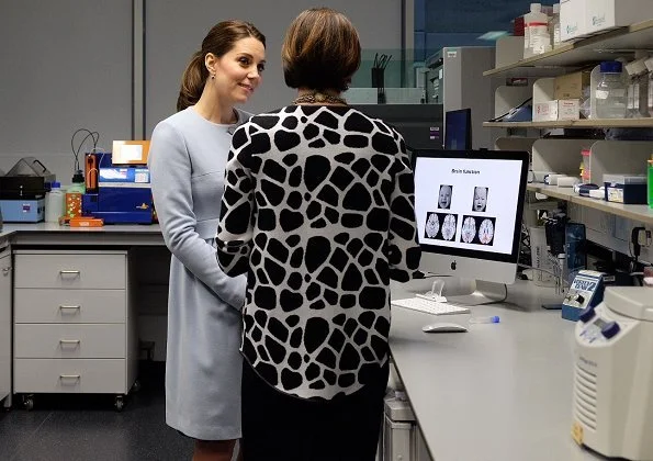 Duchess wore the Seraphine Florrie Dress and Seraphine Natasha Coat, She first wore it in 2015 when she was expecting Princess Charlotte