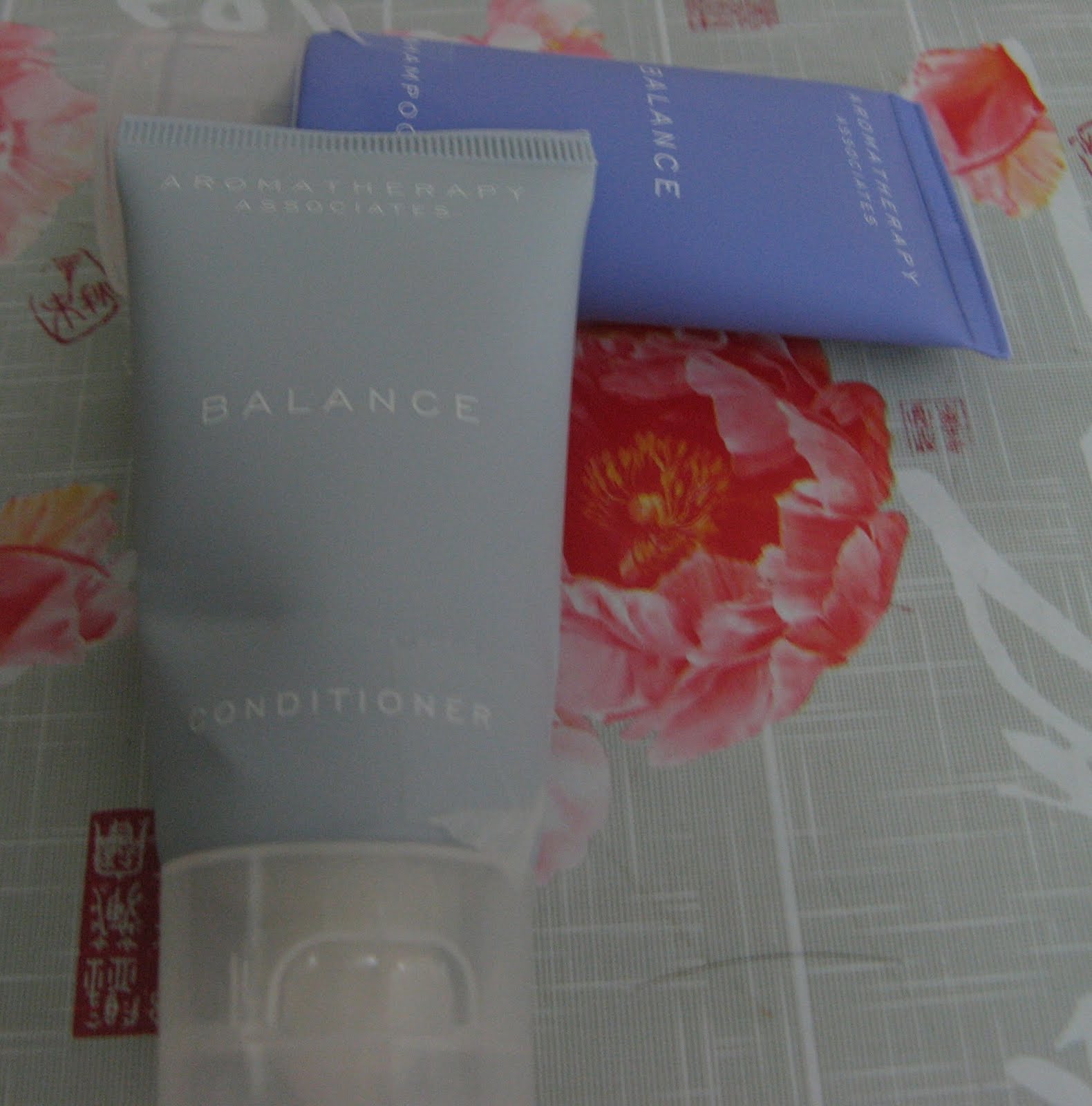 Review Aromatherapy Associates Balance Shampoo and Conditioner