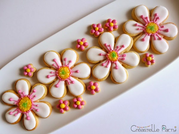 Créastelle Party sablés décorés fleurs / flowers decorated cookies