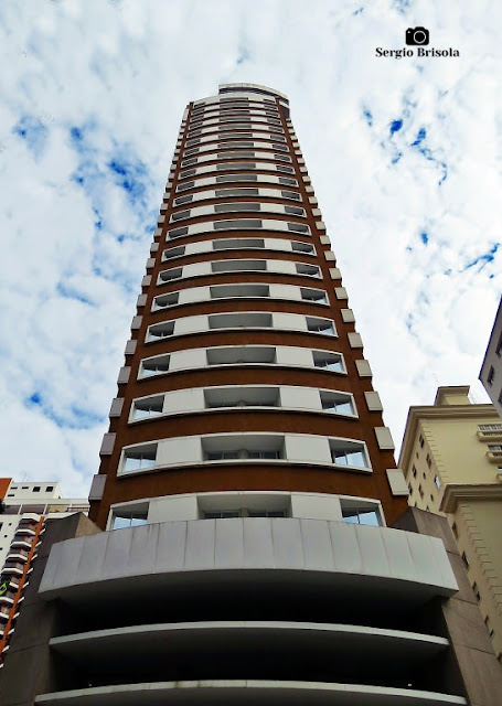 Perspectiva inferior da fachada do Hotel Transamérica Prime Internacional Plaza - Jardim Paulista - São Paulo