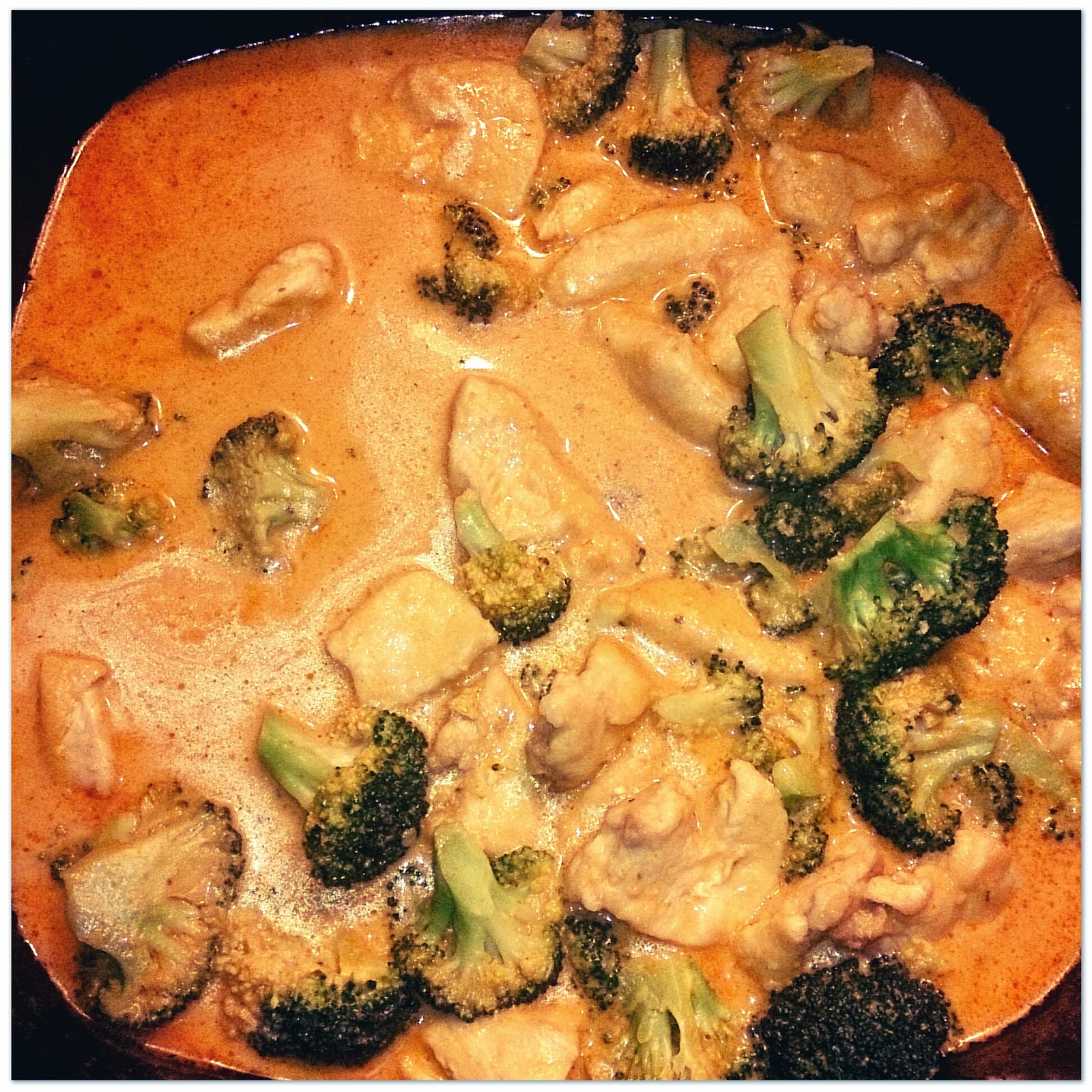 Hähnchen-Kokosnuss Curry mit Brokkoli ~ HoneynSunShine