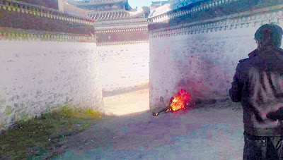 Lelaki Tibet bakar diri