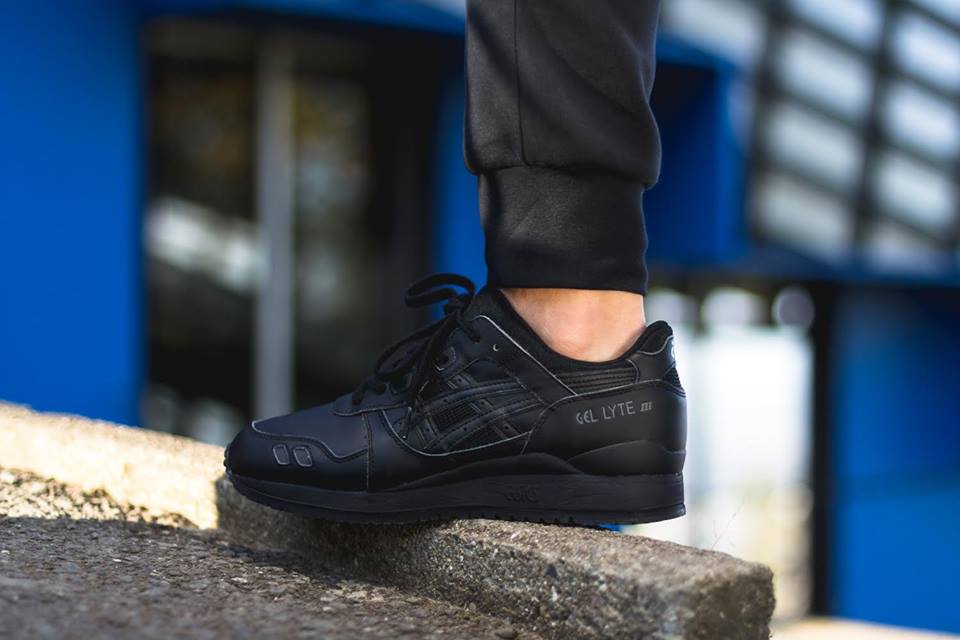 solid black asics