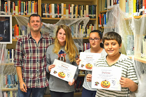 ENTREGA DE PREMIOS EN LA BIBLIOTECA