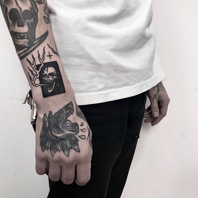 imagen de un tatuaje tradicional americano para mujer