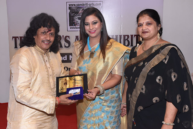 3. Gurpreet Kaur Chadha felicitating Kalinath Mishra ji 3. Gurpreet Kaur Chadha felicitating Kalinath Mishra ji