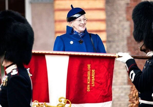 Queen Margretheattended the Queen's Clock Parade at the Royal Life Guard and presented the "Queen's Clock" to one guard