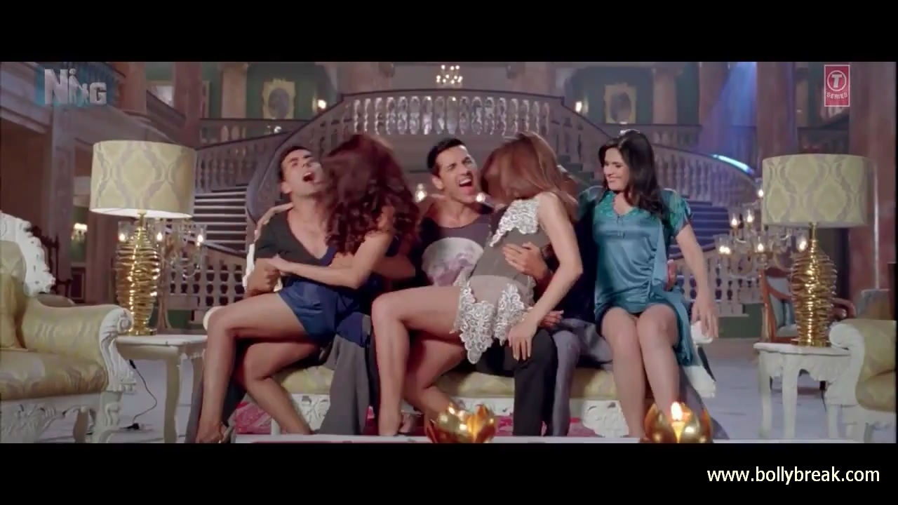 Jacquiline Fernandez Nighty Dance Housefull 2 - Jacquiline Fernandez Nigthy Pics - Housefull 2 - Right now Song