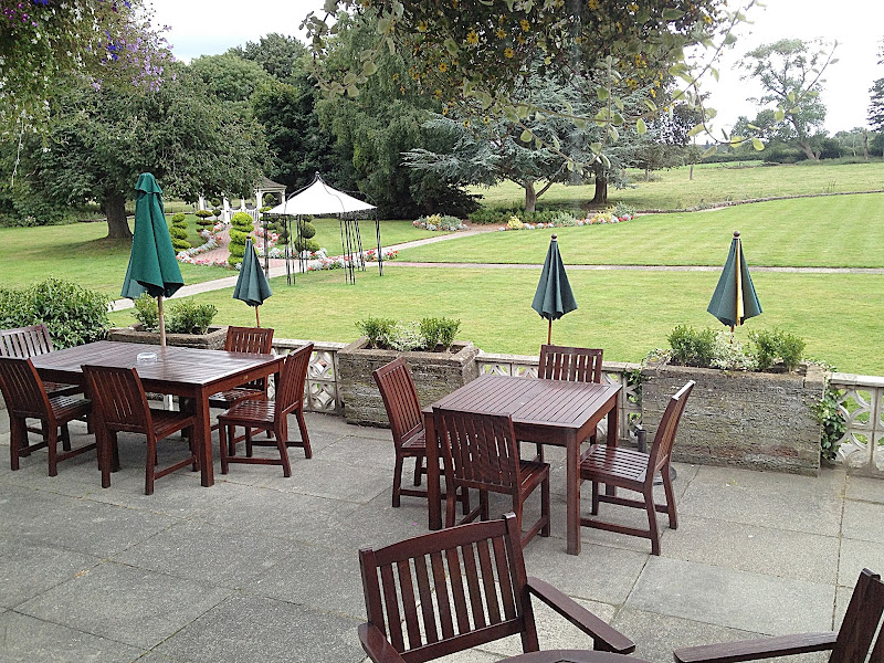 bobochic miss b loves....a stylish afternoon tea at Thornton Hall