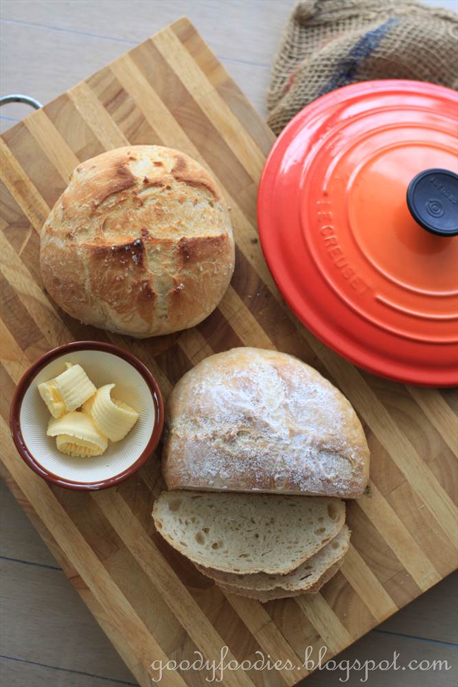 GoodyFoodies: Recipe: Le Creuset Dutch Oven Bread