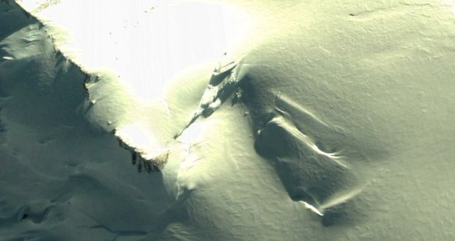 V-shaped UFO launched from Secret Base in Antarctica  V-shaped%2BUFO%2Base%2BAntarctica%2B%25282%2529