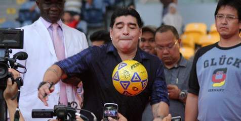 Maradona Kecewakan Peserta Coaching Clinic