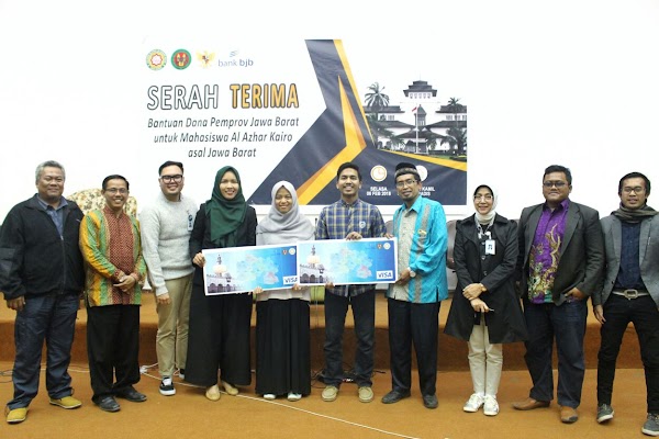 Serah Terima Bantuan Dana 4,3 Miliar untuk Masyarakat Jawa Barat di Mesir Serah Terima Bantuan Dana 4,3 Miliar untuk Masyarakat Jawa Barat di Mesir