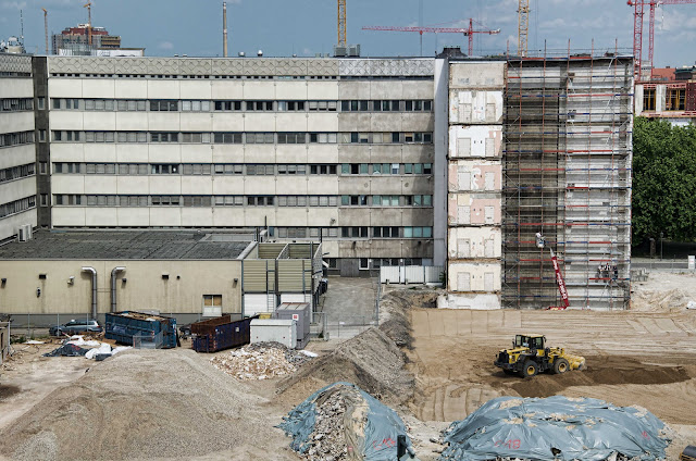 Baustelle Ordnungsmassnahme, Teilrückbau eines Verwaltungsgebäudes ehemaliges "DDR-Bauministerium", Scharrenstraße / Breite Straße, 10178 Berlin, 04.06.2014