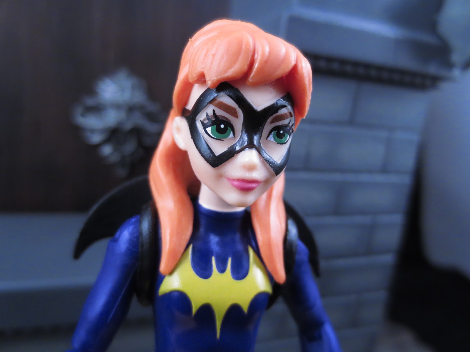 Action Figure Barbecue: A New Batgirl Review: Batgirl and Wonder Woman Magnetic  Salt & Pepper Shakers by Westland Giftware