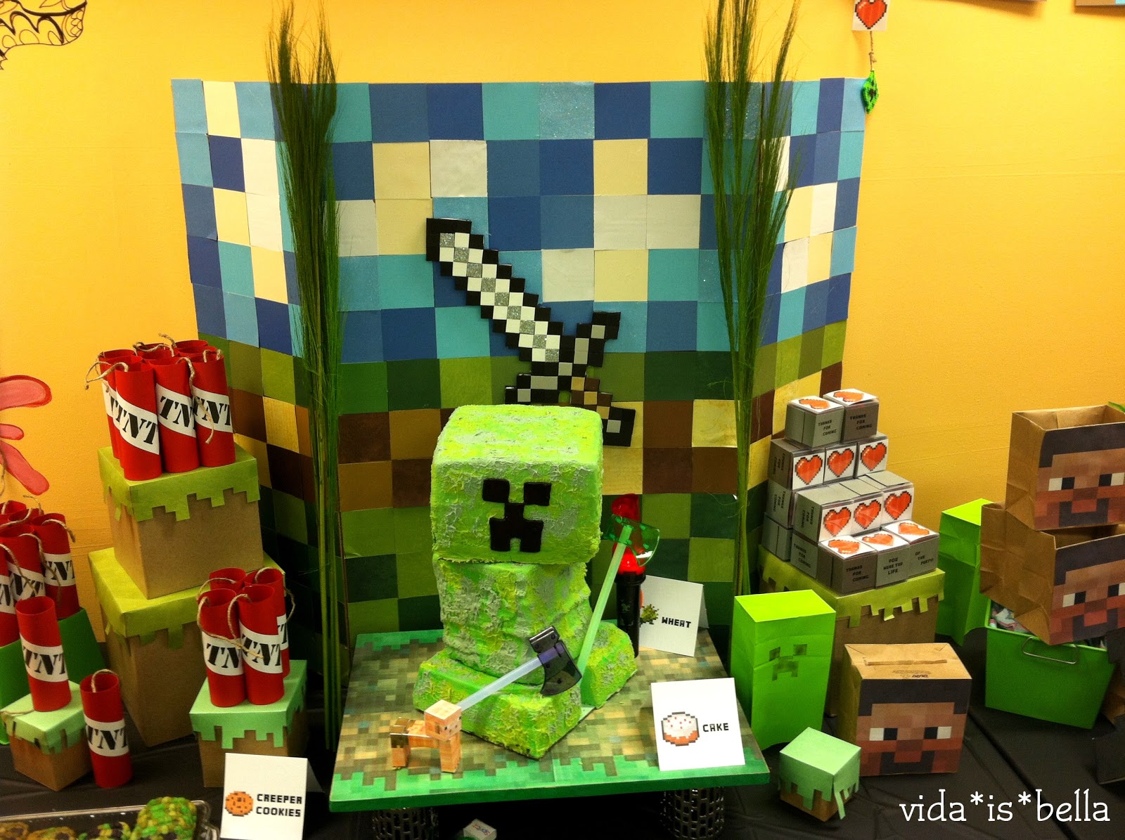 Minecraft Food & Dessert Table