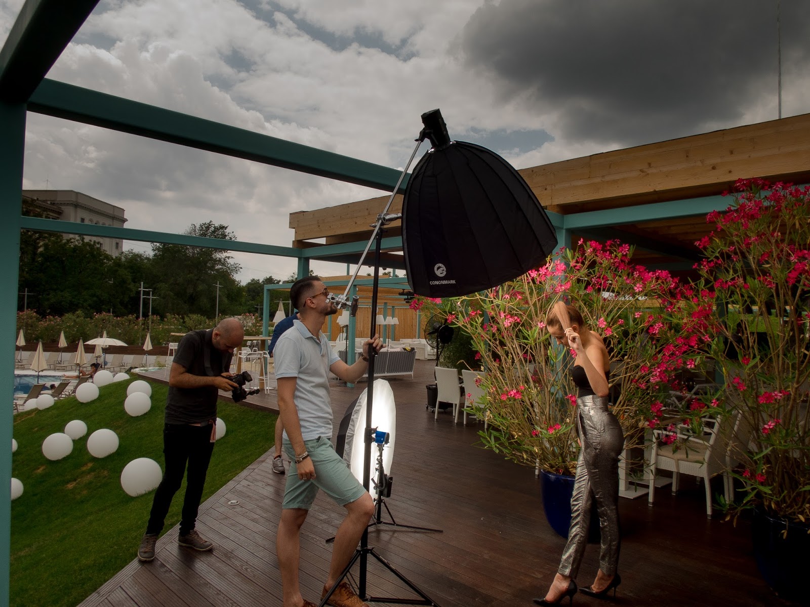 Shooting at the pool Two light setup for model photography