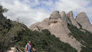 Bombero de la Roca: El Cavall bernaT en Montserrat, Vía Normal (V/V+) 60 m.