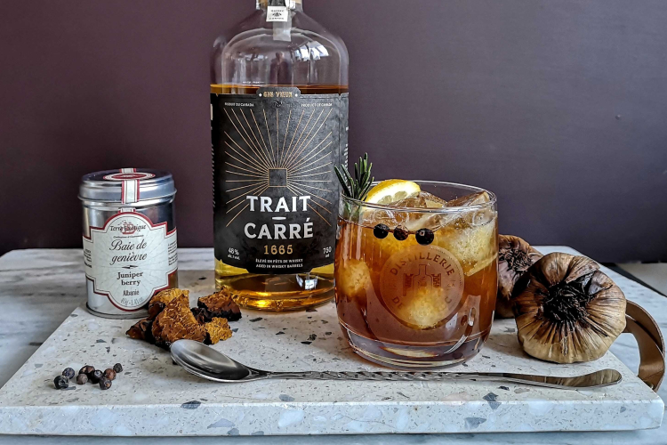 Recette du délicieux cocktail au gin TraitCarré 1665, à l’ail noir et