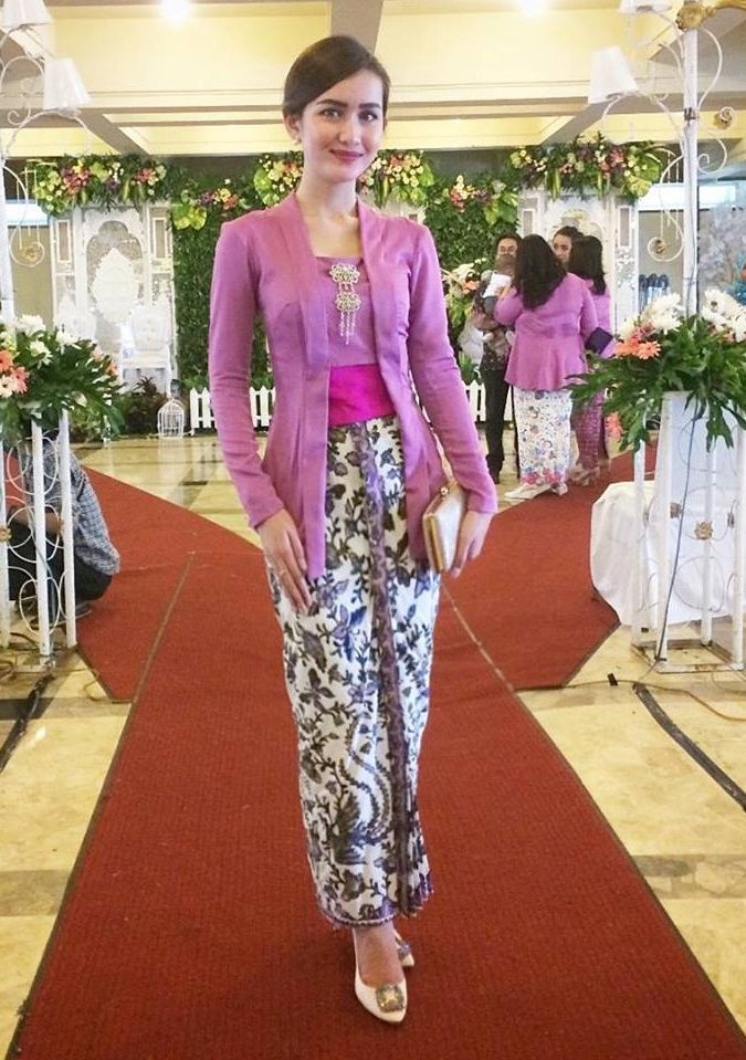  Foto  Kebaya  Modern  Kumpulan Model Kebaya  Modern 