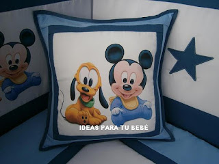 Cojin infantil mickey y pluto bebé