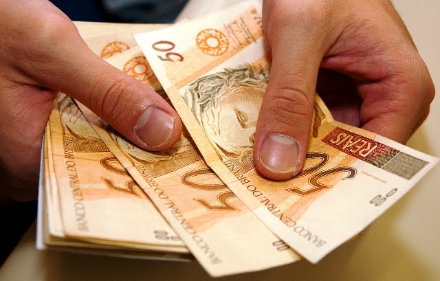 Novo salário mínimo é de R$ 622 e começa a valer a partir de Janeiro 2012