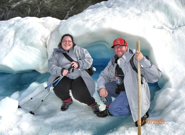 Paco y Vero entusiasmados en el Glaciar Fox