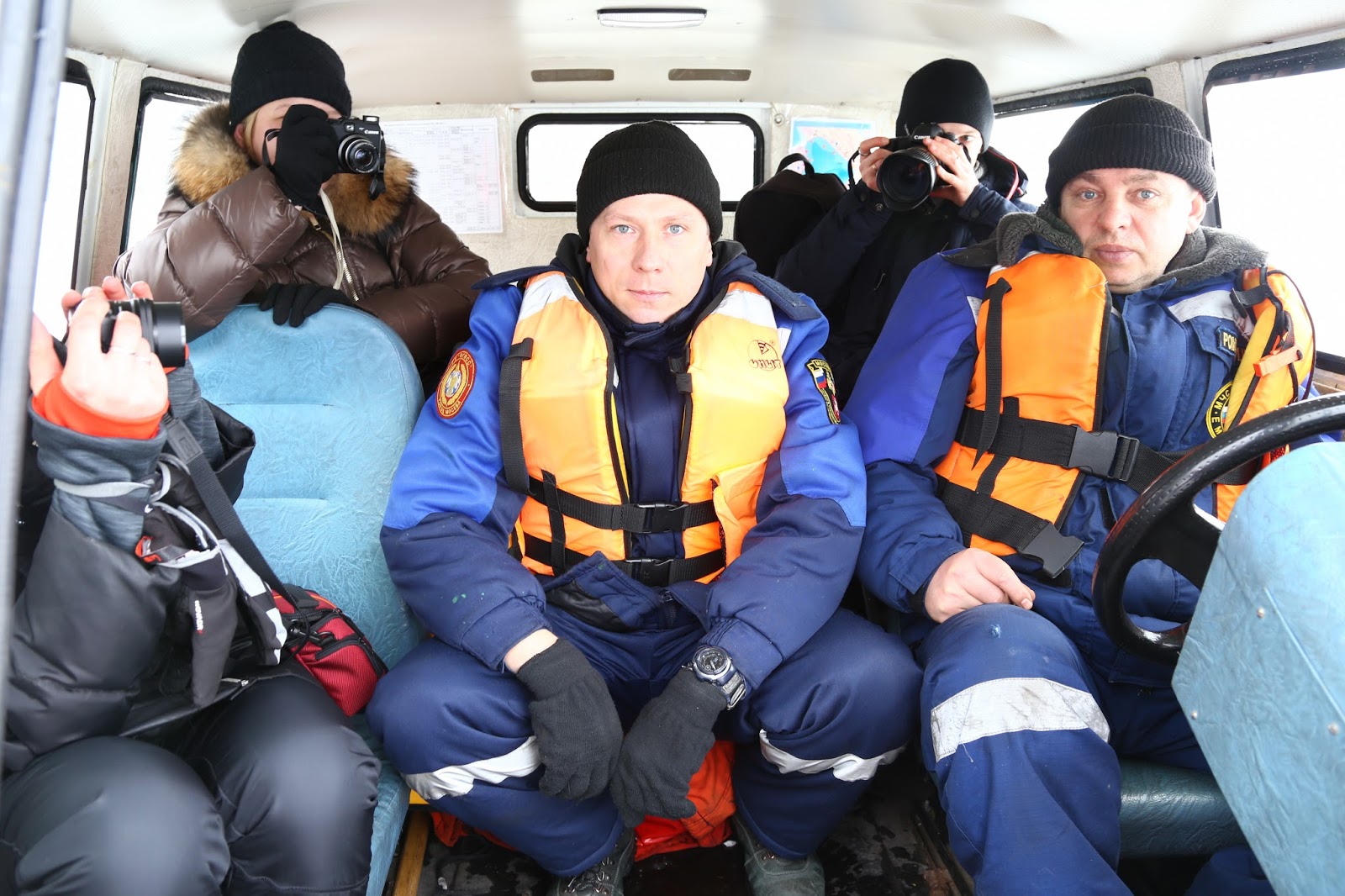 Аварийно-спасательные формирования мчс россии. Куда может устроится пожарный. Спасатель дежурный. Спасатели мчс россии москвы. Спасатель дежурный.