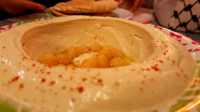 food blogger dubai zaroob arabic hummus