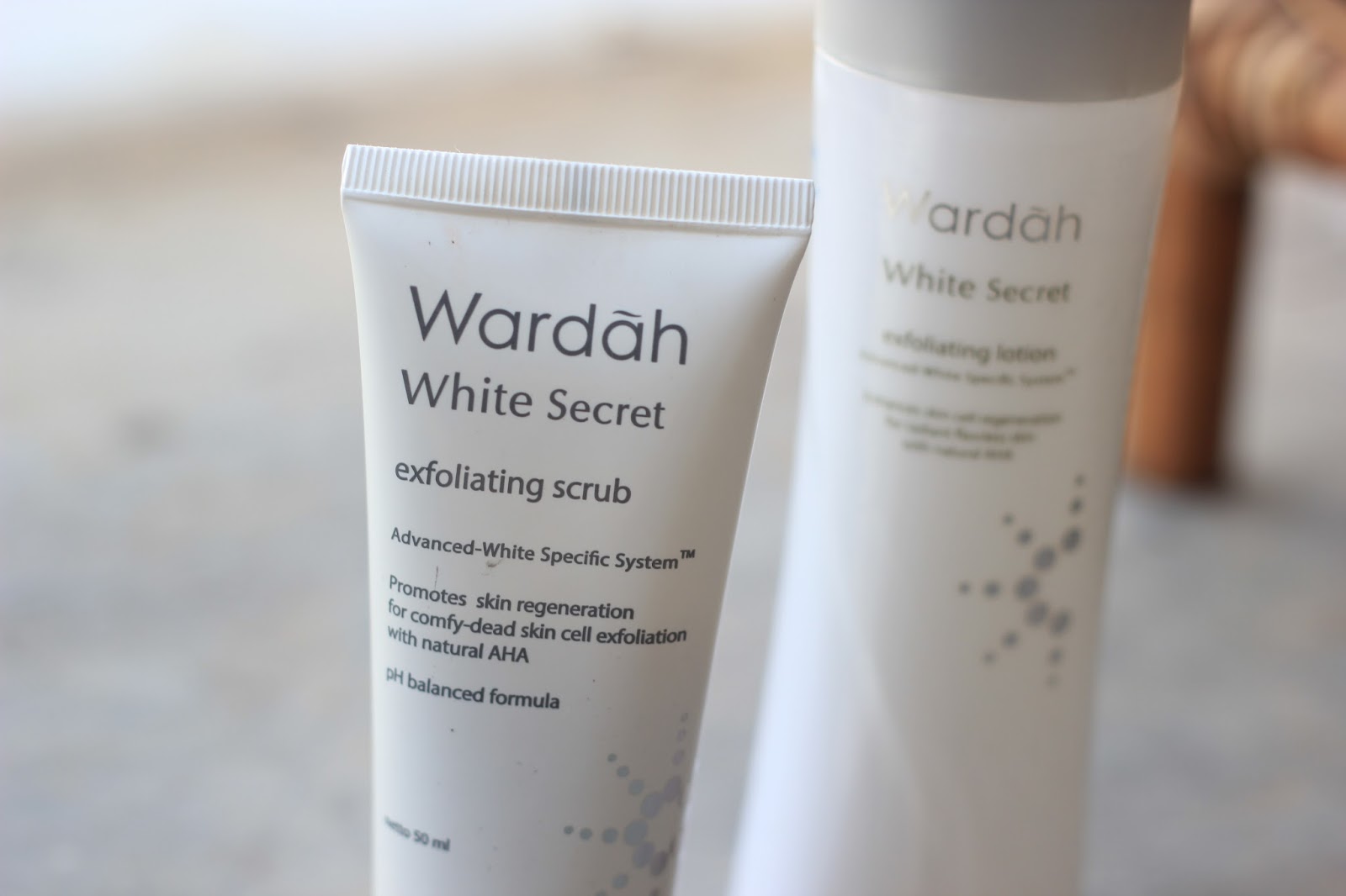 Review Wardah White Secret Exfoliating Lotion & Scrub bungabangun