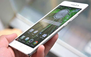 Oppo R5 juga merupakan salah satu smartphone android tertipis di dunia
