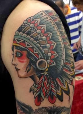 Tatuagem de india no ombro