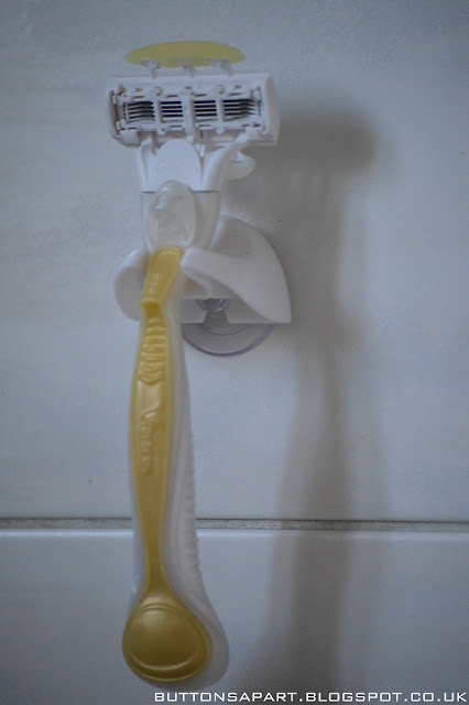 a picture of the gillette venus and olay razor