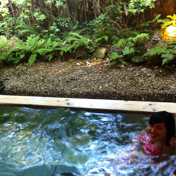 Baignade dans un Onsen au Japon Baignade dans un Onsen au Japon