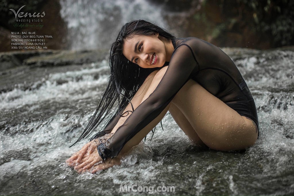 Linh Miu boldly let go of her chest in a set of photos taken under a waterfall photo 1-8