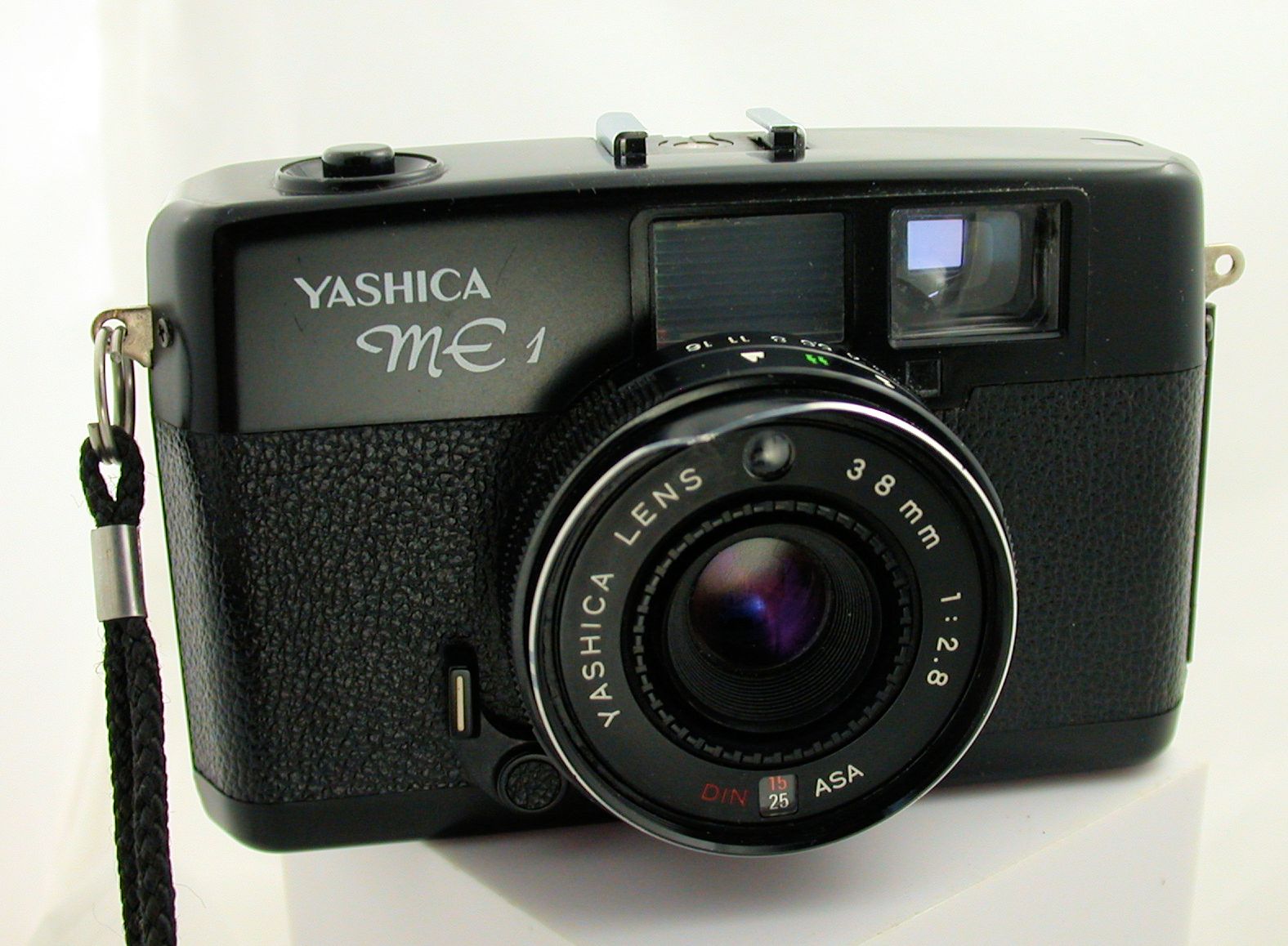 random-camera-blog-out-and-about-with-the-yashica-me1