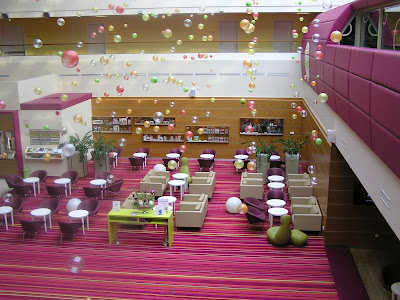 A hotel lobbyja Ilyen egy igazán gyerekbarát hotel lobbyja
