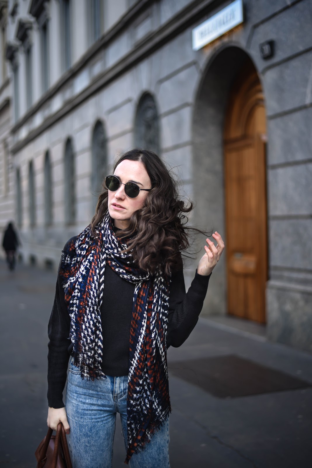 mom_jeans_scarf_street_style_milano_fashion_look