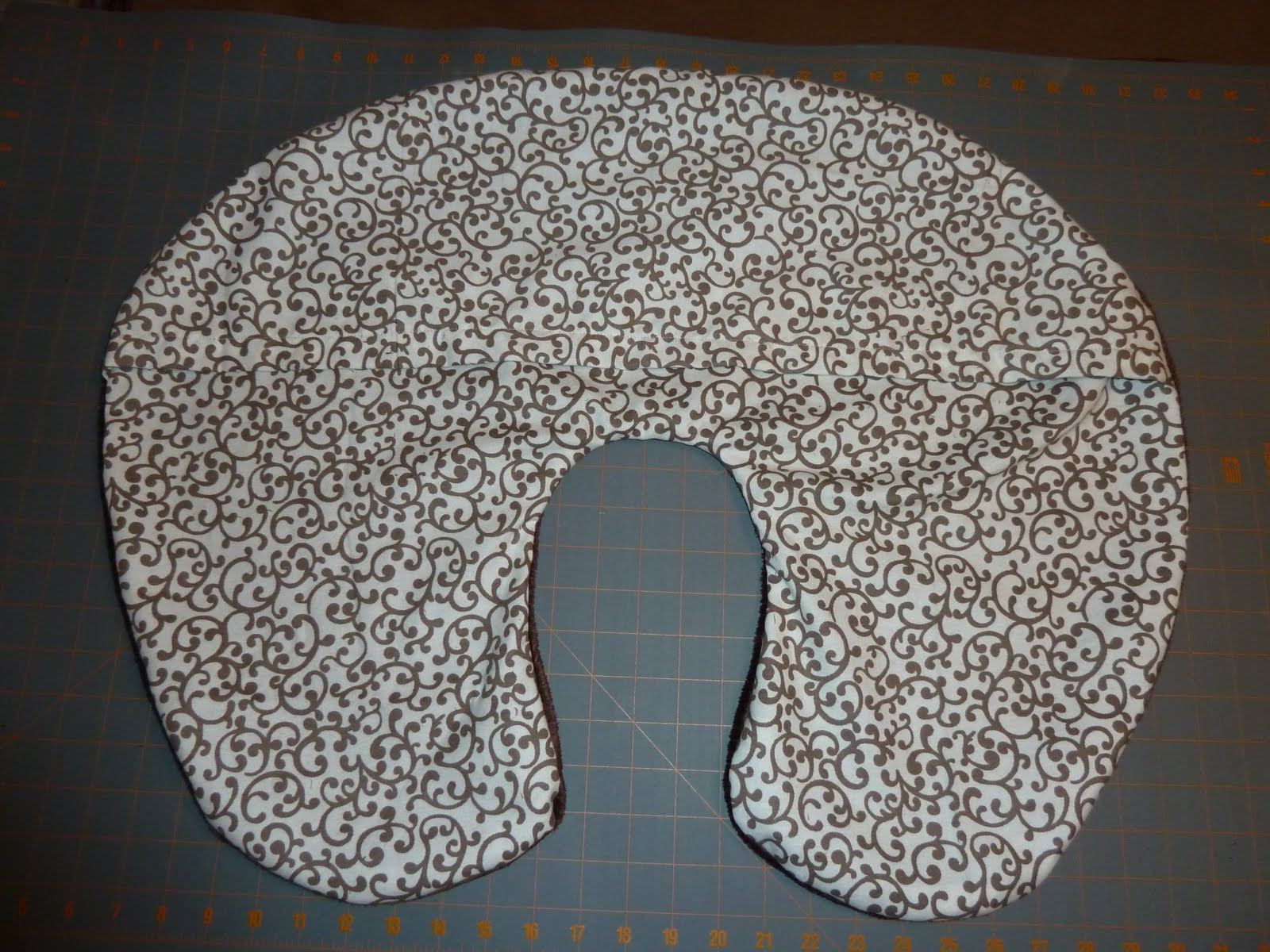 Sew Leelaa! How to make a Boppy Cover