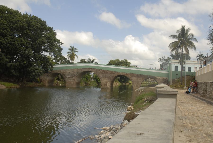 Puente sobre el Río Yayabo