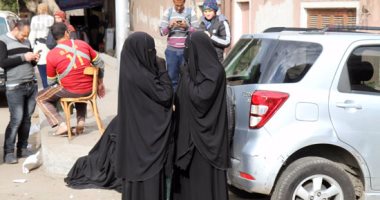 أسرة الإرهابي عادل حبارة تعتدي على الصحفيين أمام مشرحة زينهم أسرة الإرهابي عادل حبارة تعتدي على الصحفيين أمام مشرحة زينهم