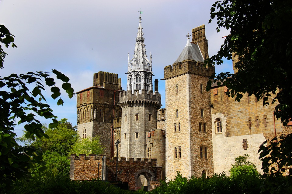cardiff castle, Visiting Wales on a Budget