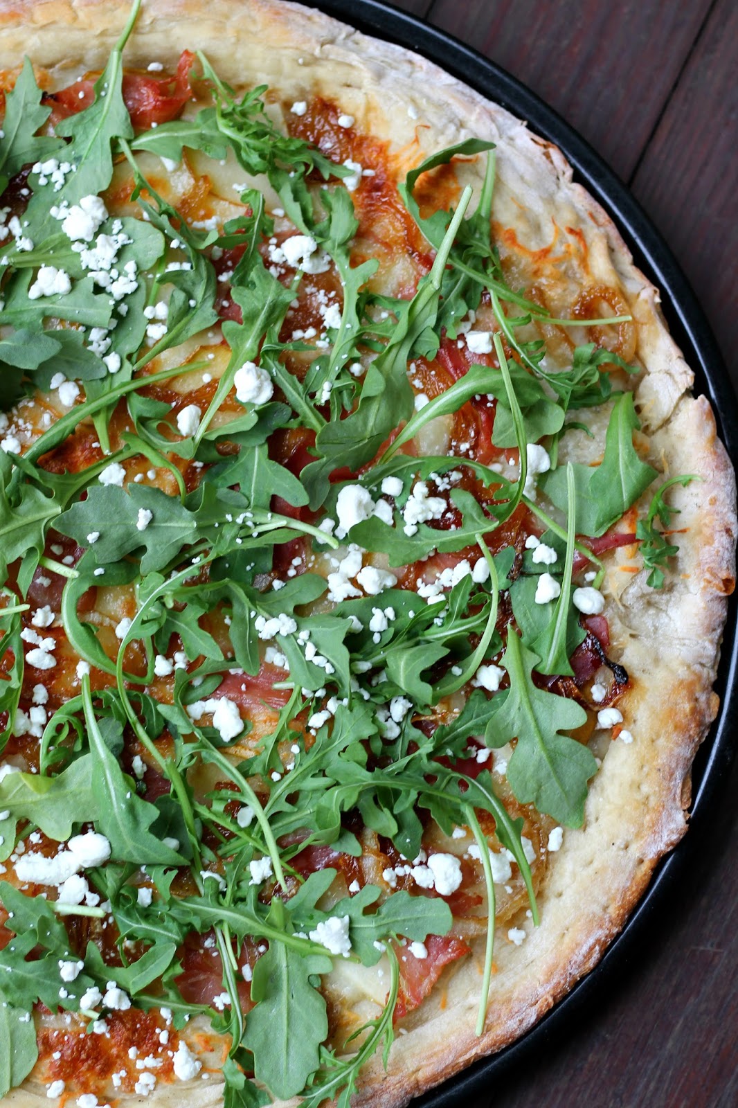 How to make Arugula caramelized onion and goat cheese pizza