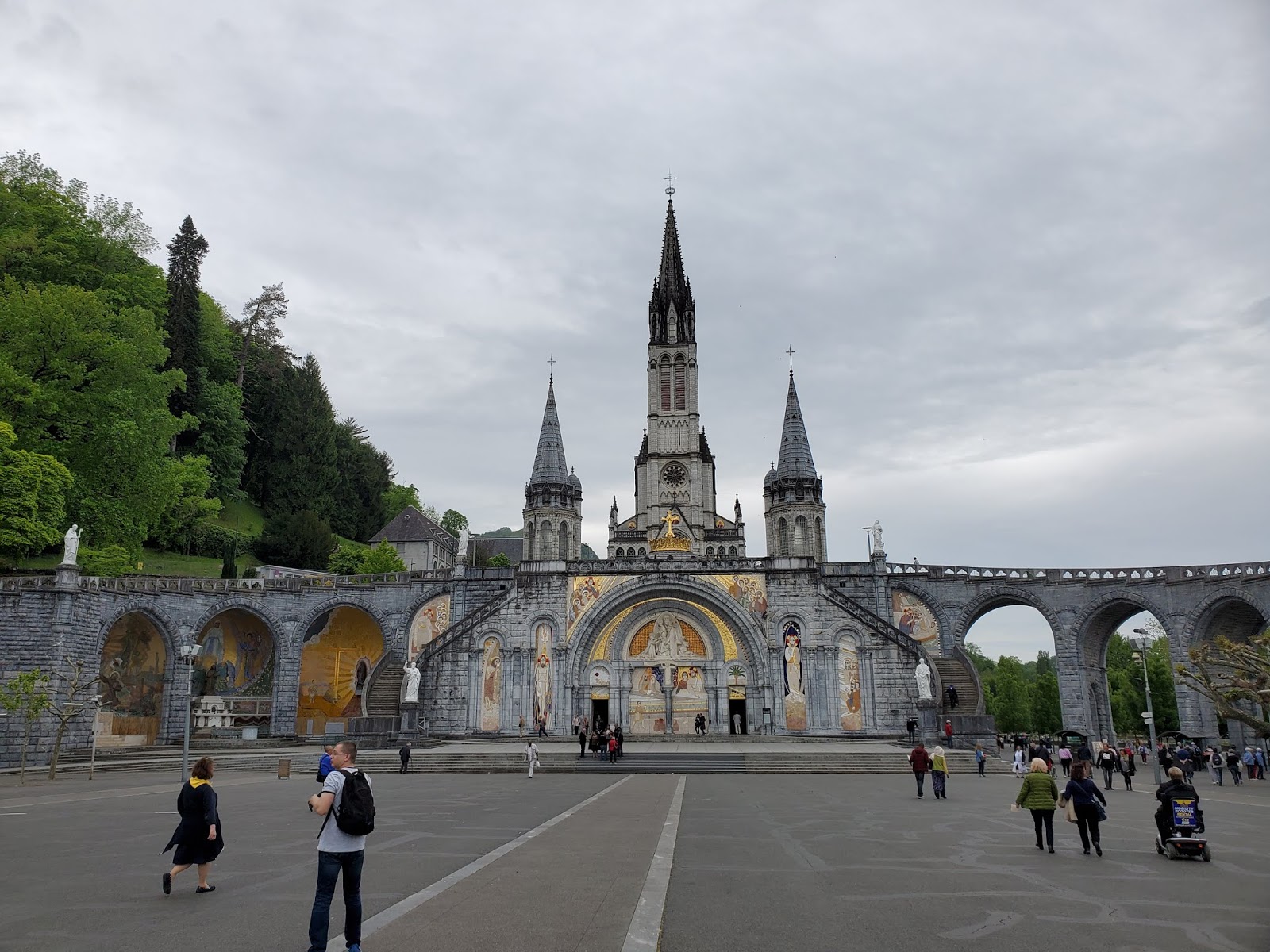 JUNK BOAT TRAVELS: Gate 1 Day 9 - Carcassonne to Lourdes