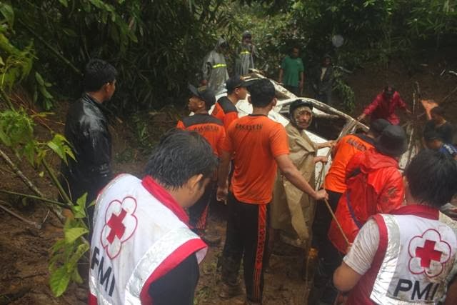 Tebing Longsor, Akses Jalan Apuan – Baturiti Terputus