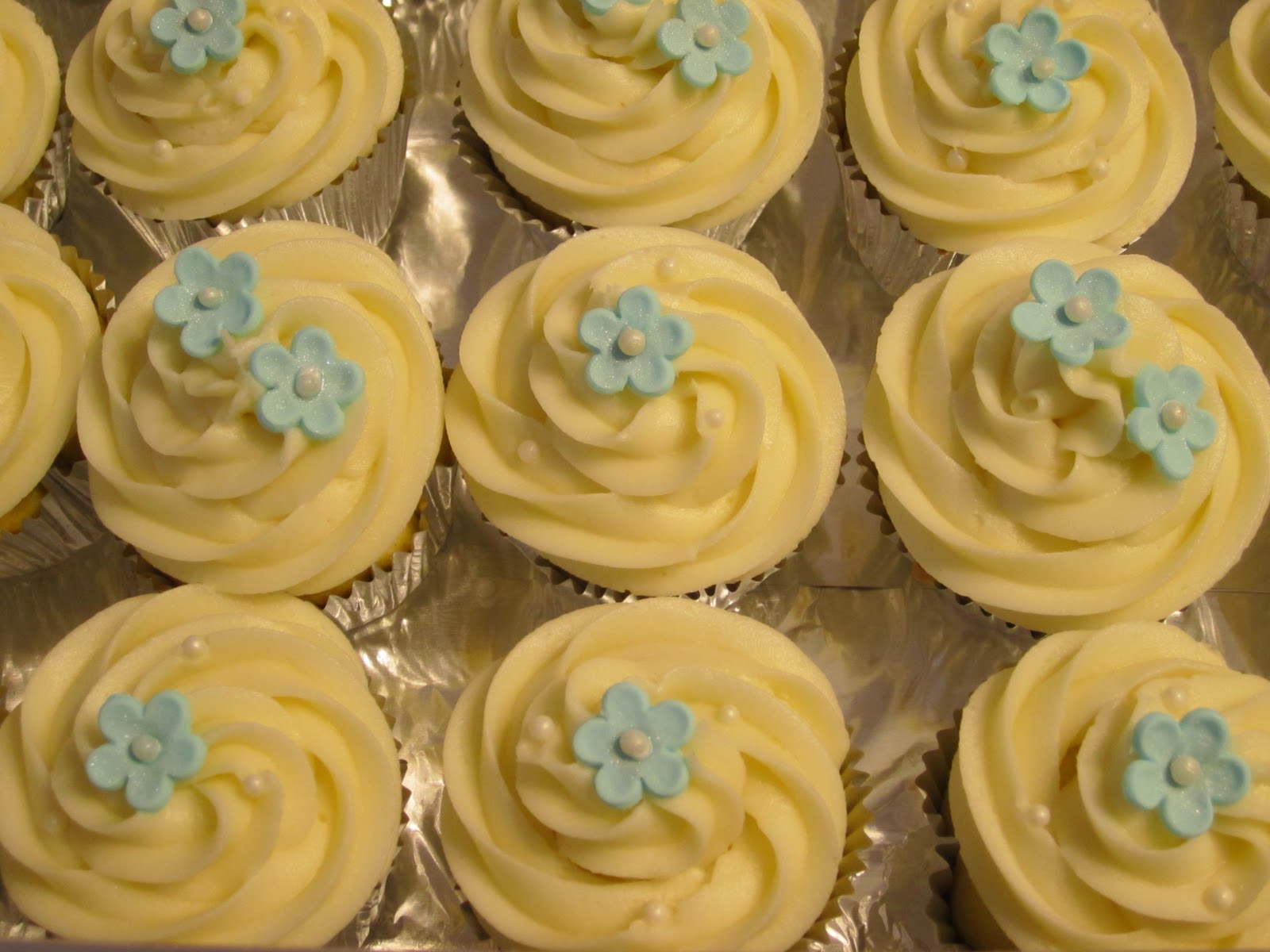 My Cake Blog: Bridal Shower Cupcakes