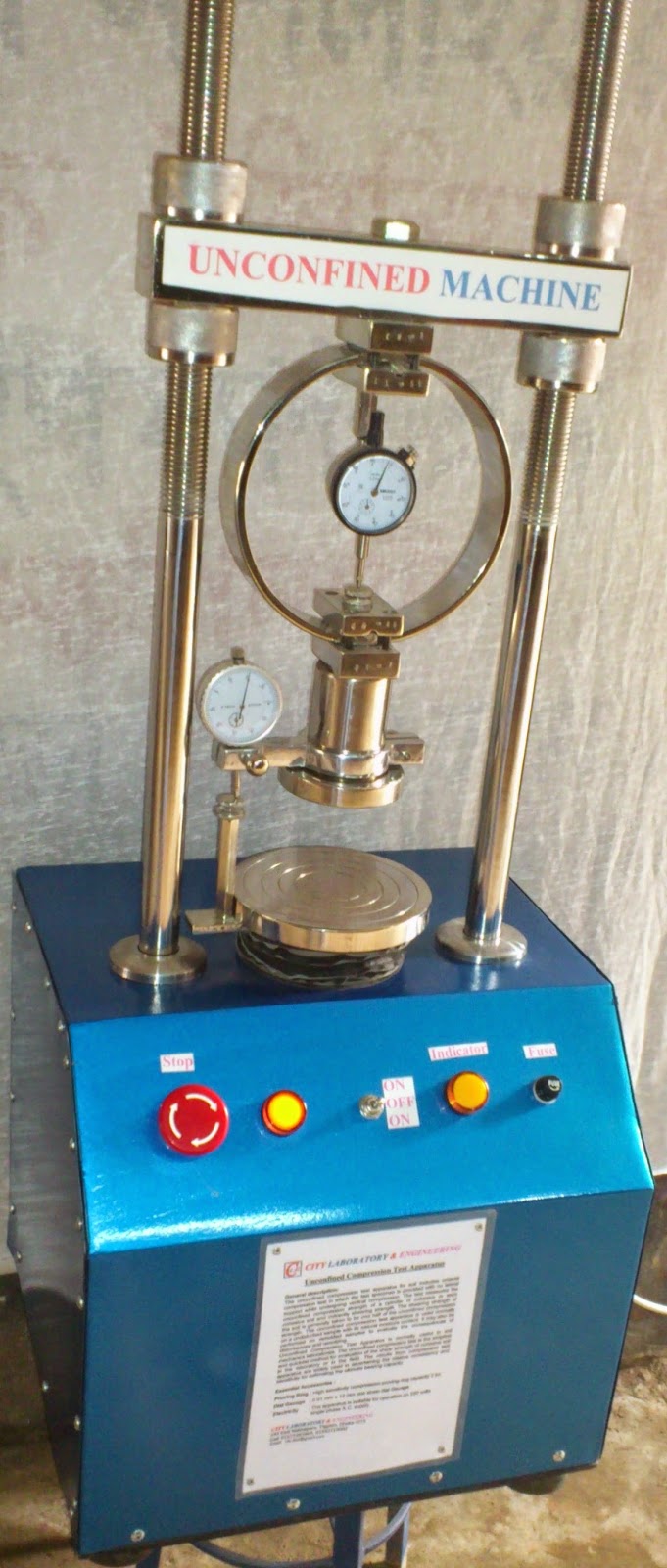 Unconfined Compression Test. Civil Engineering Laboratory