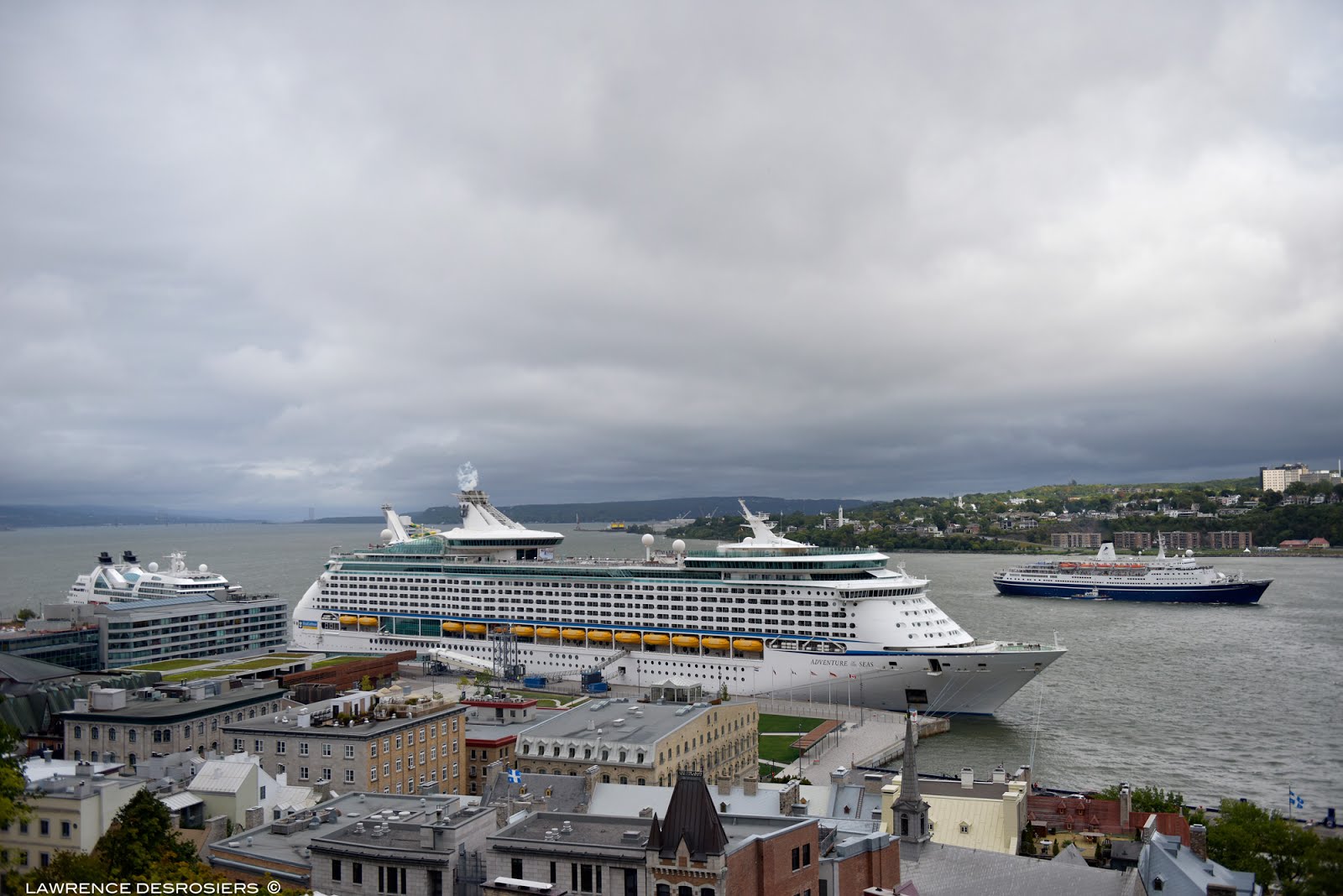 Photos, mots et dessins Bateaux de croisières à Québec... Photos, mots et dessins Bateaux de croisières à Québec...