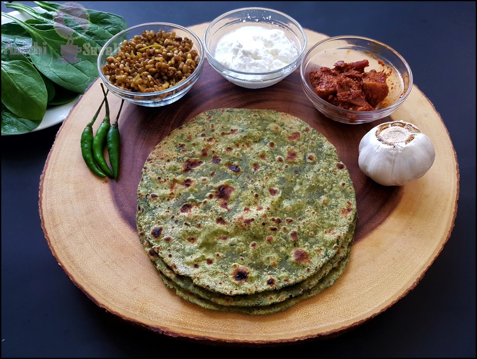 Palak Paratha / Spinach Paratha - Aaichi Savali