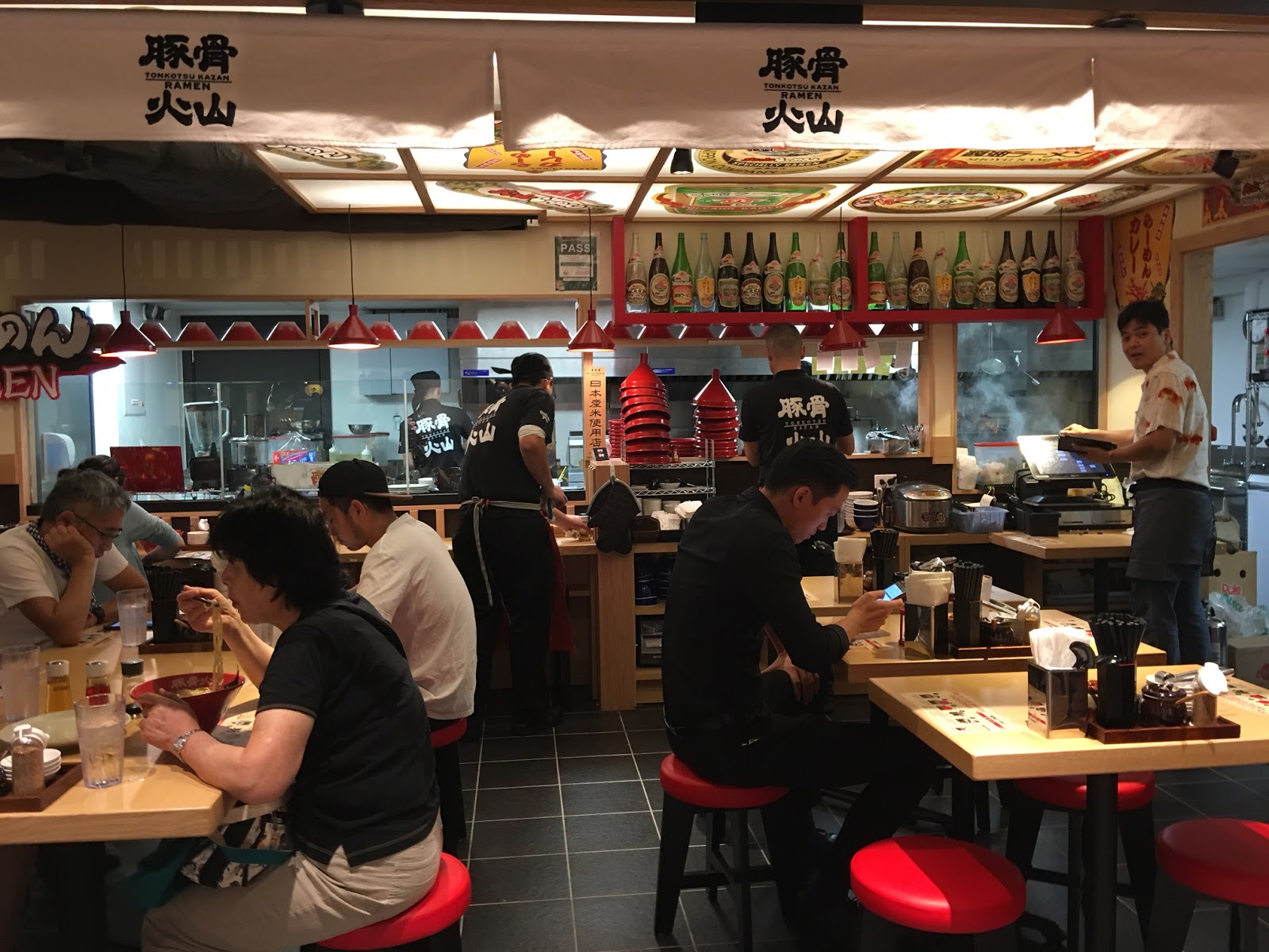 Hawaii Mom Blog Tonkotsu Kazan Ramen at Waikiki Yokocho